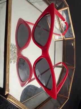 Red Cat-Eye Sunglasses - Bold Retro Women's Shades